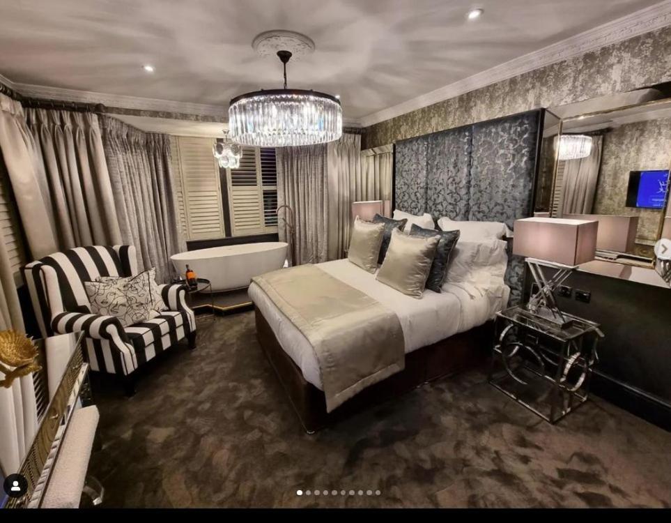 Funky Monk Hotel Epping Ngoại thất bức ảnh